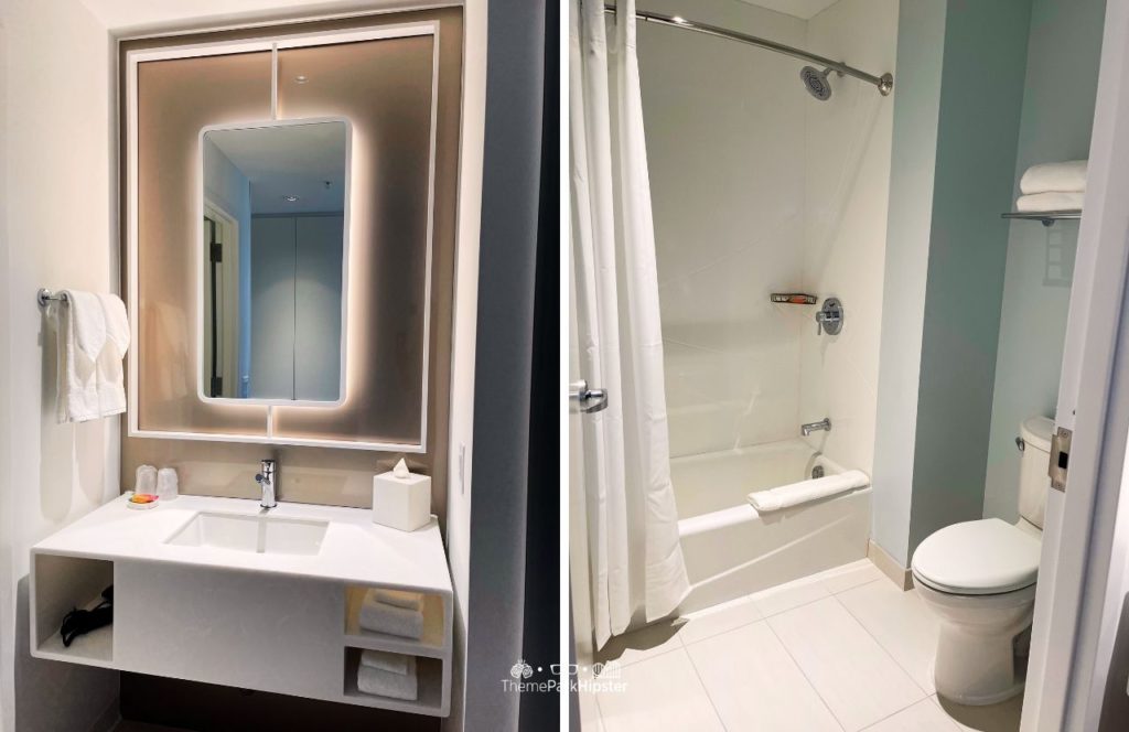 Universal Orlando Terra Luna Hotel Resort 2 bedroom Queen Room bathroom