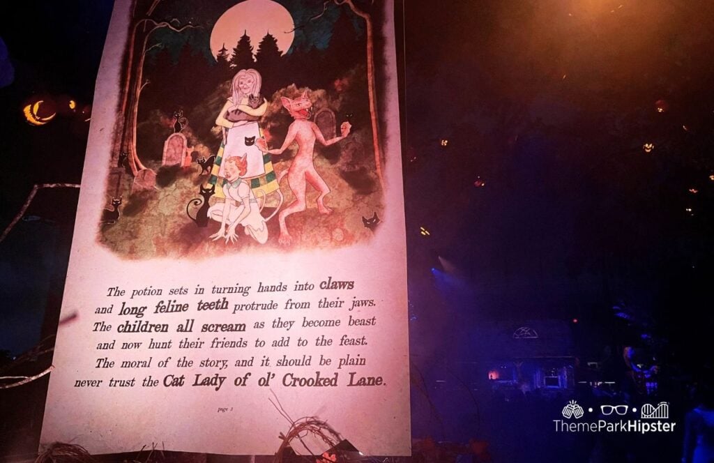The Cat Lady of Crooked Lane Scare Zone Universal Studios Halloween Horror Nights 2025 HHN 34