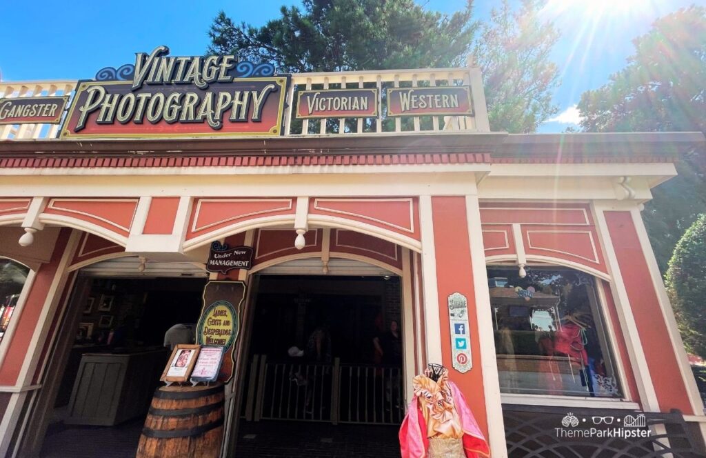 Six Flags Over Georgia Amusement Park Vintage Photography Shop. Keep reading to find out everything you need to know about visiting Six Flags Over Georgia for the first time.
